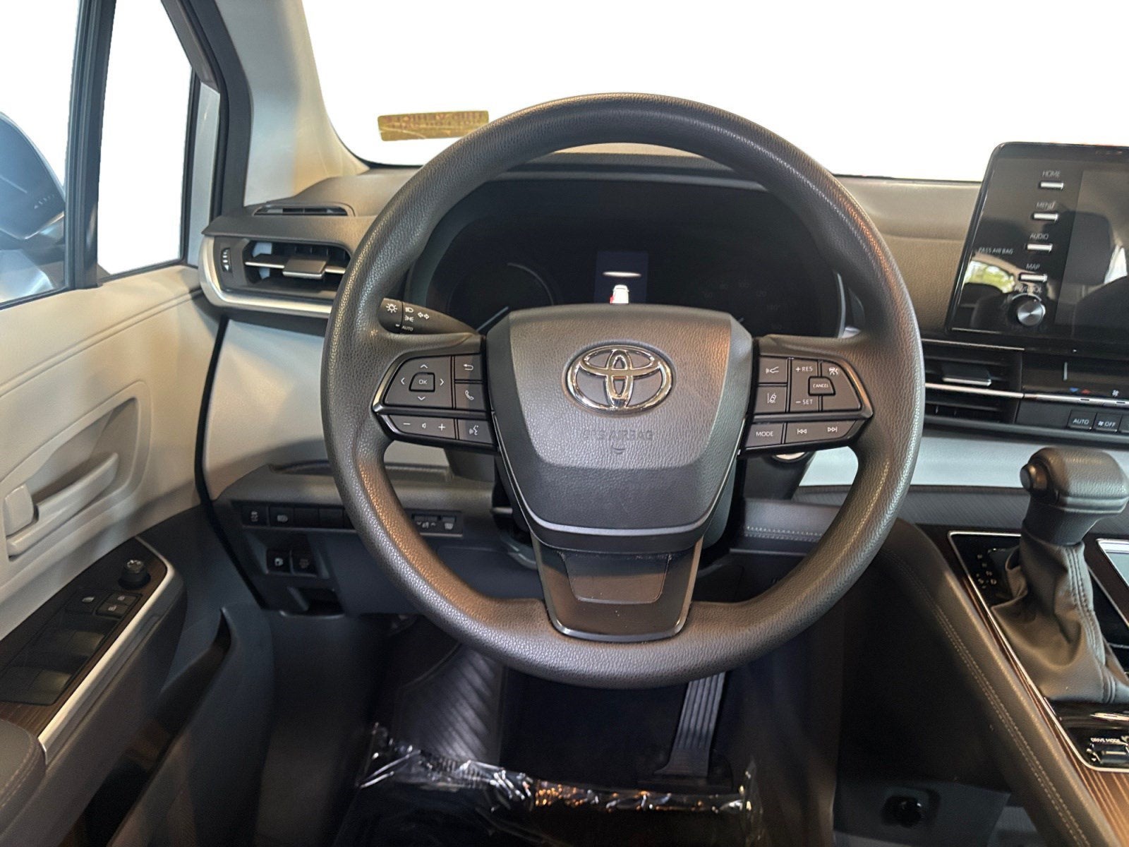 2023 Toyota Sienna LE