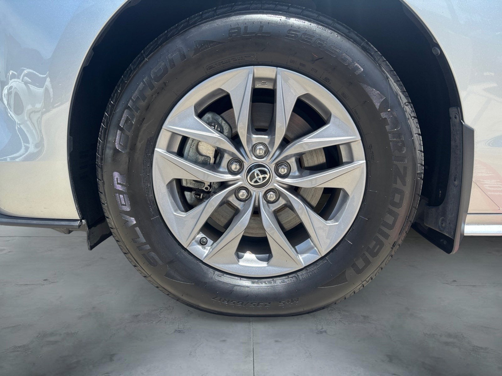 2023 Toyota Sienna LE