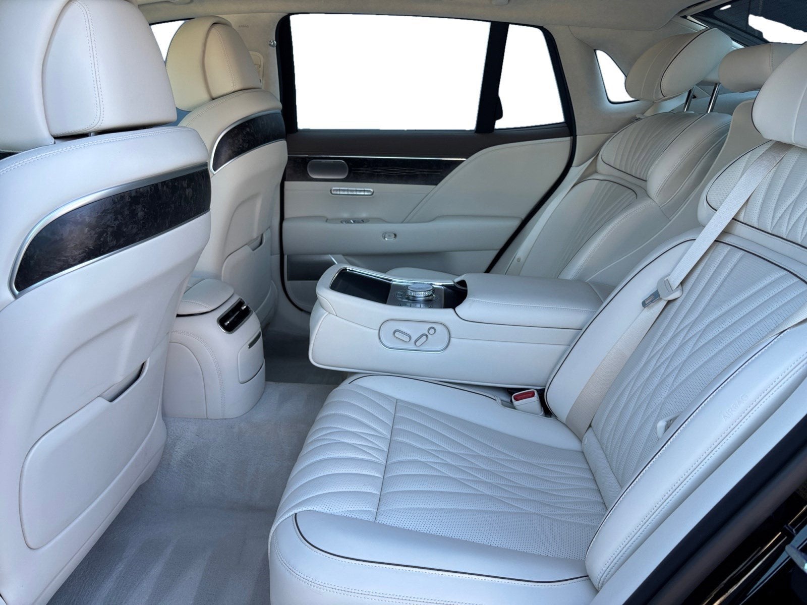 2025 Genesis G90 e-SC