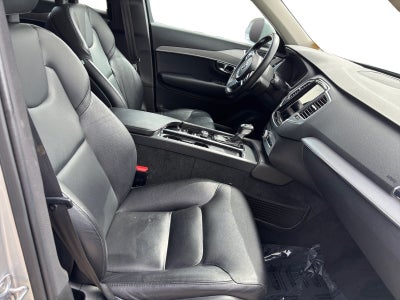 2021 Volvo XC90 Momentum