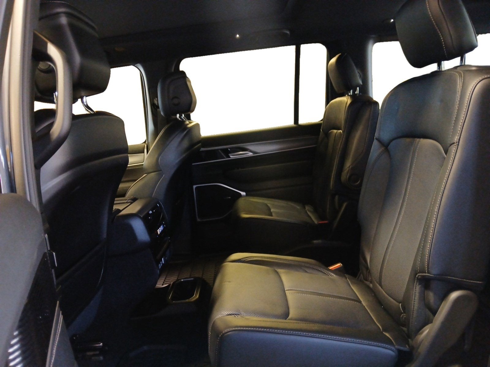 2025 Jeep Wagoneer Series II Overland