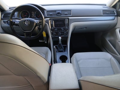 2018 Volkswagen Passat R-Line