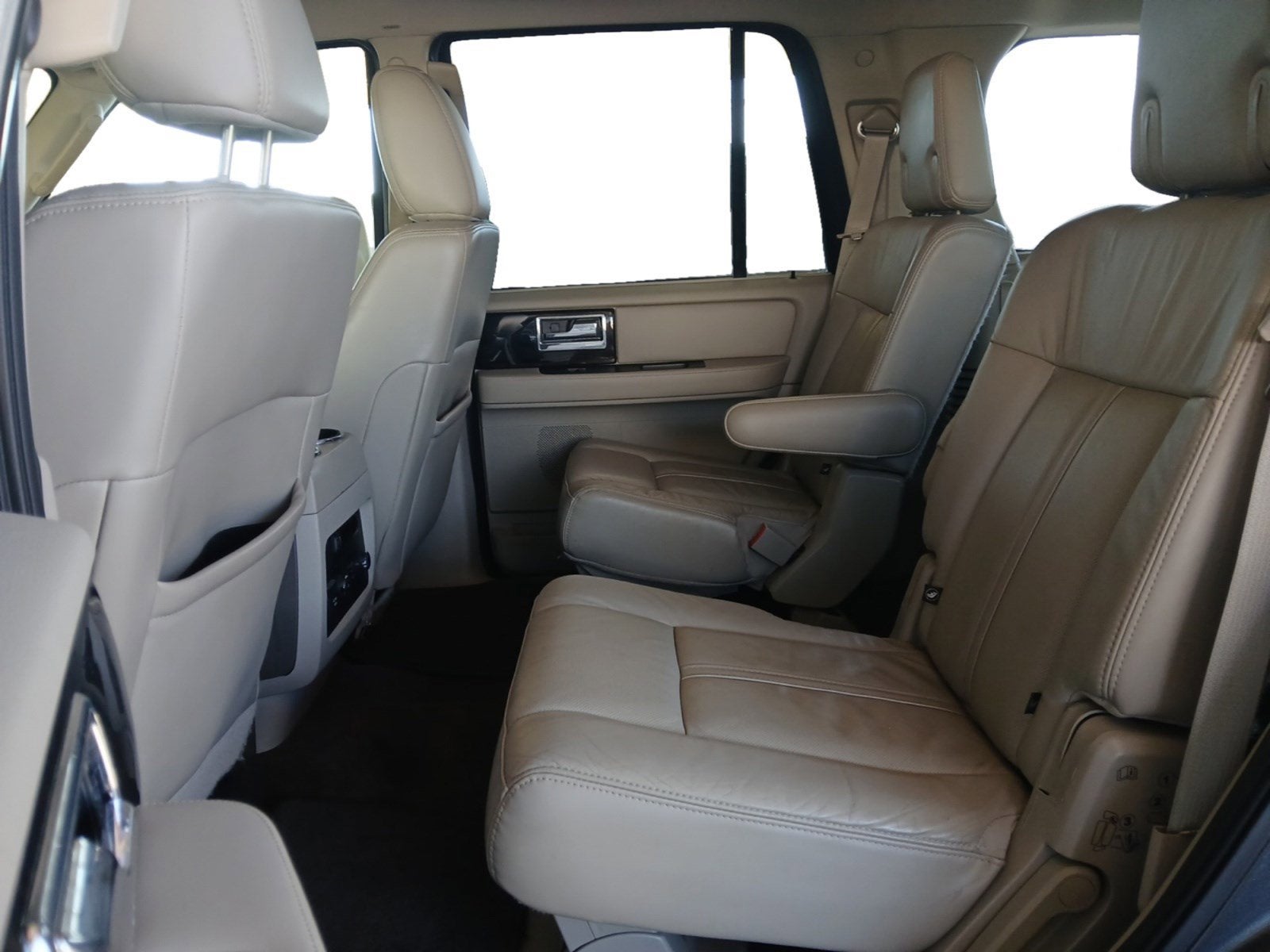 2015 Lincoln Navigator Base