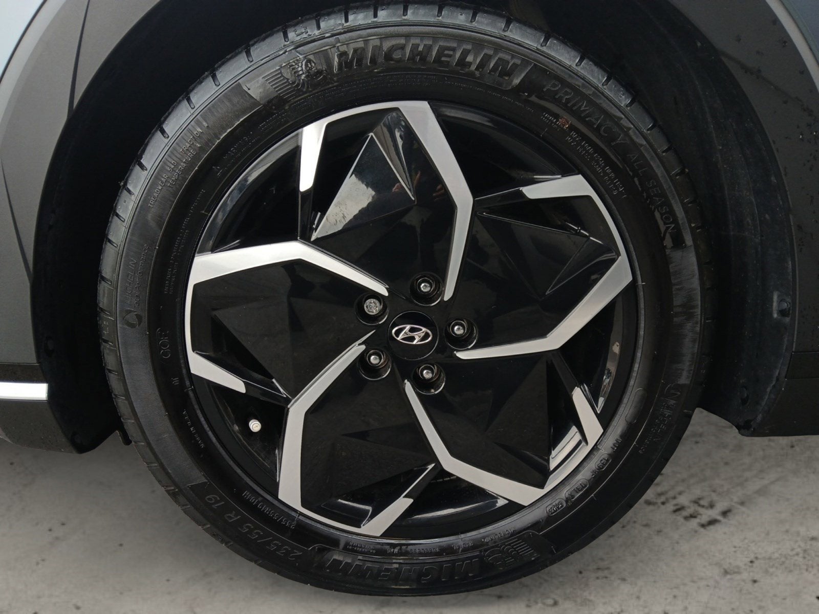 2024 Hyundai IONIQ 5 SE Standard Range