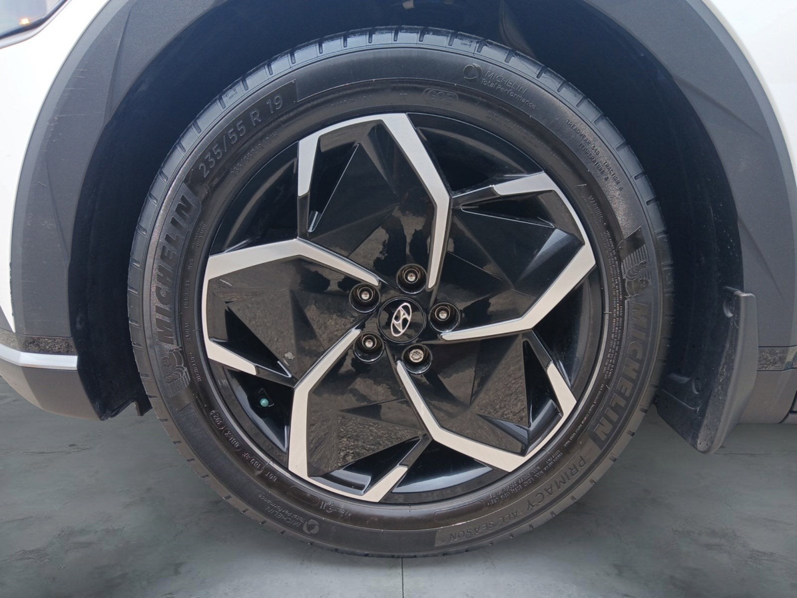 2024 Hyundai IONIQ 5 SE