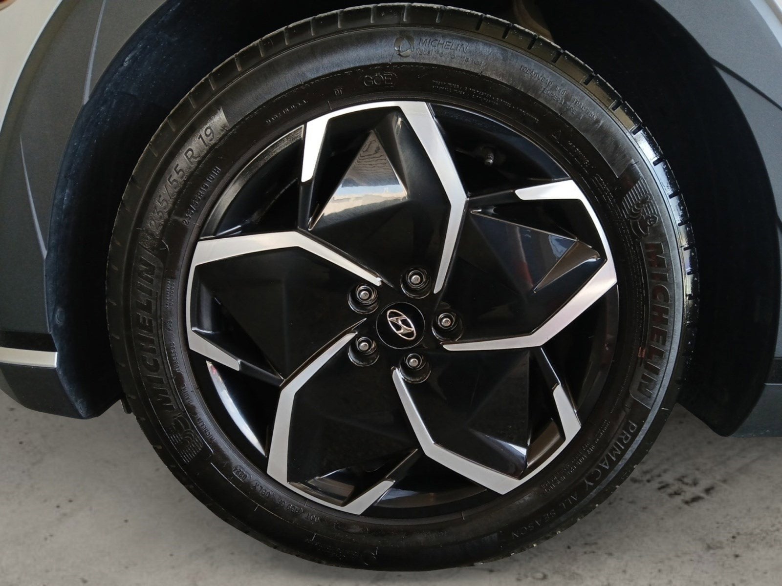 2024 Hyundai IONIQ 5 SE