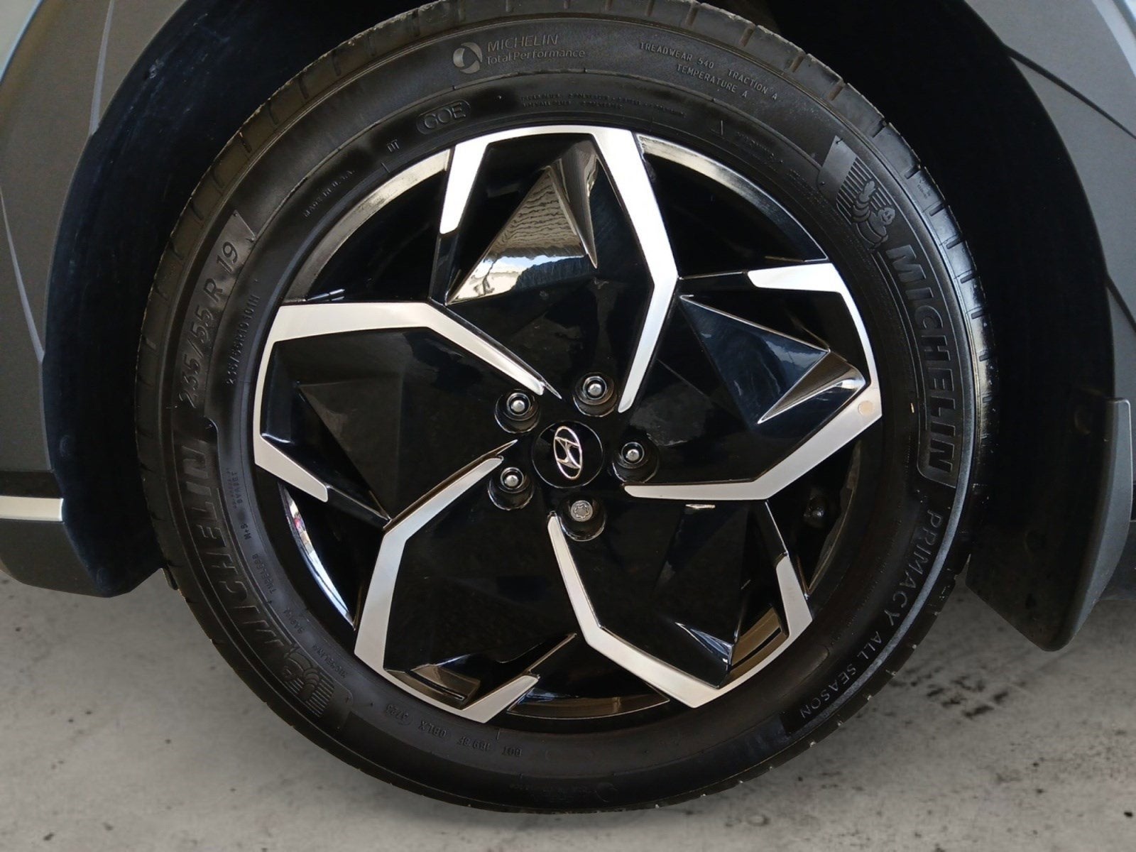 2024 Hyundai IONIQ 5 SEL