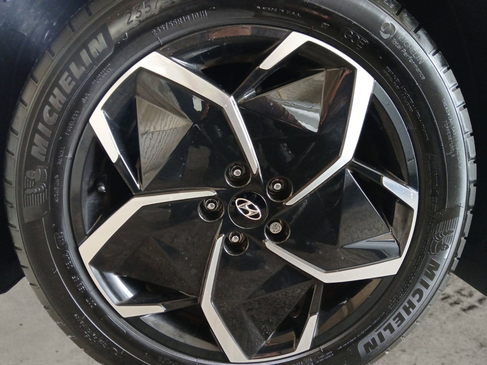 2024 Hyundai IONIQ 5 SEL