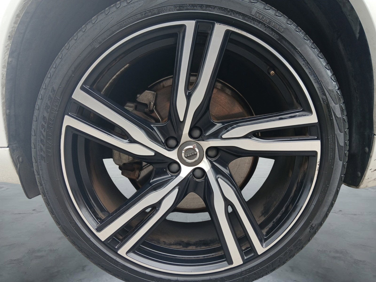 2019 Volvo XC90 R-Design
