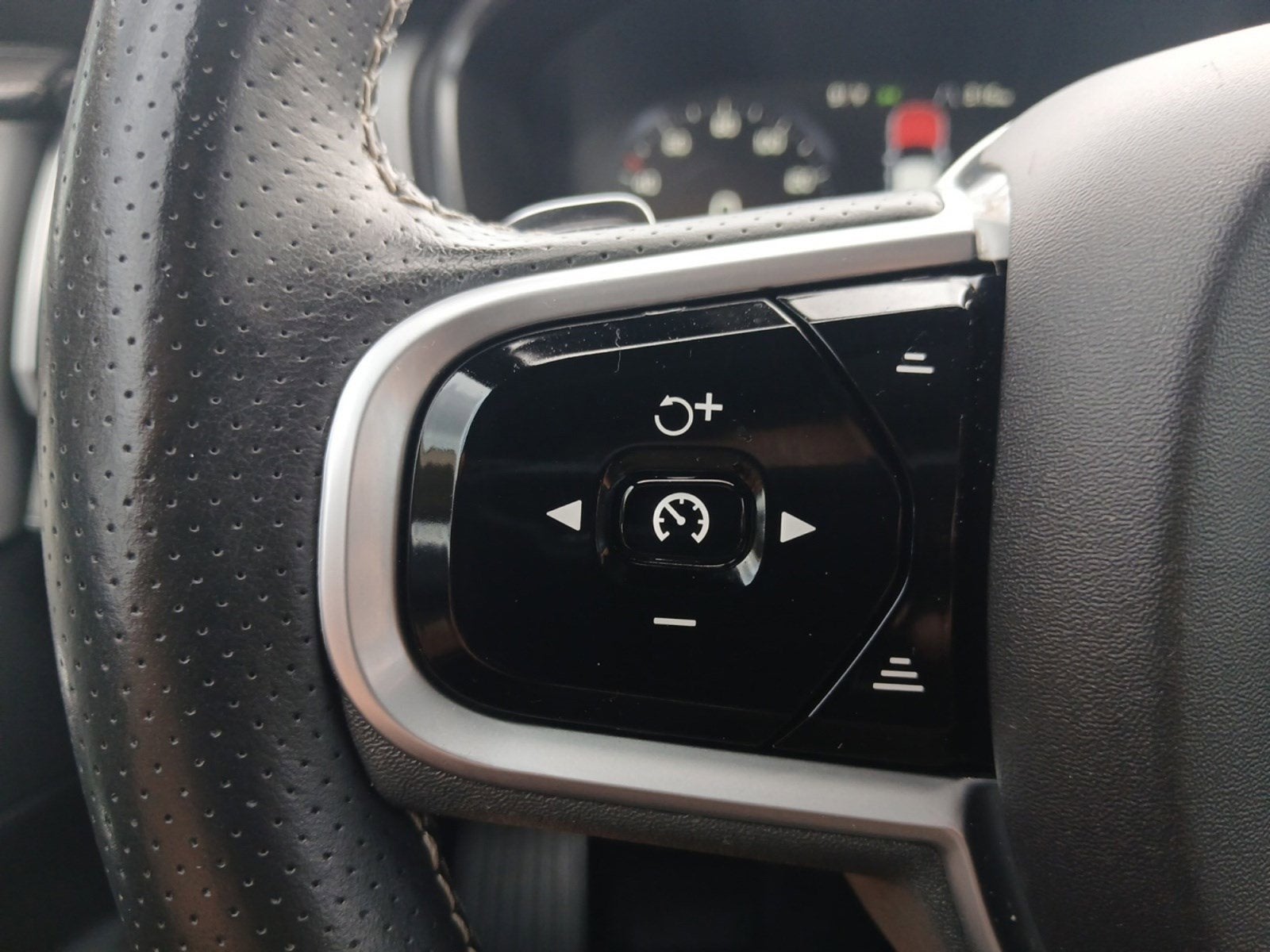 2019 Volvo XC90 R-Design