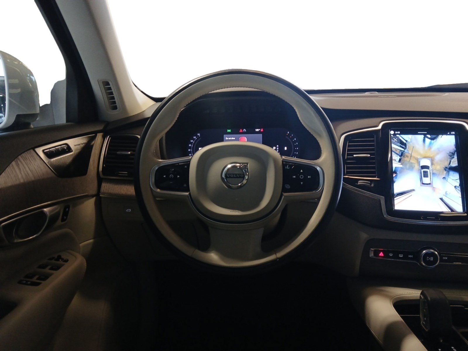 2024 Volvo XC90 Plus Bright Theme