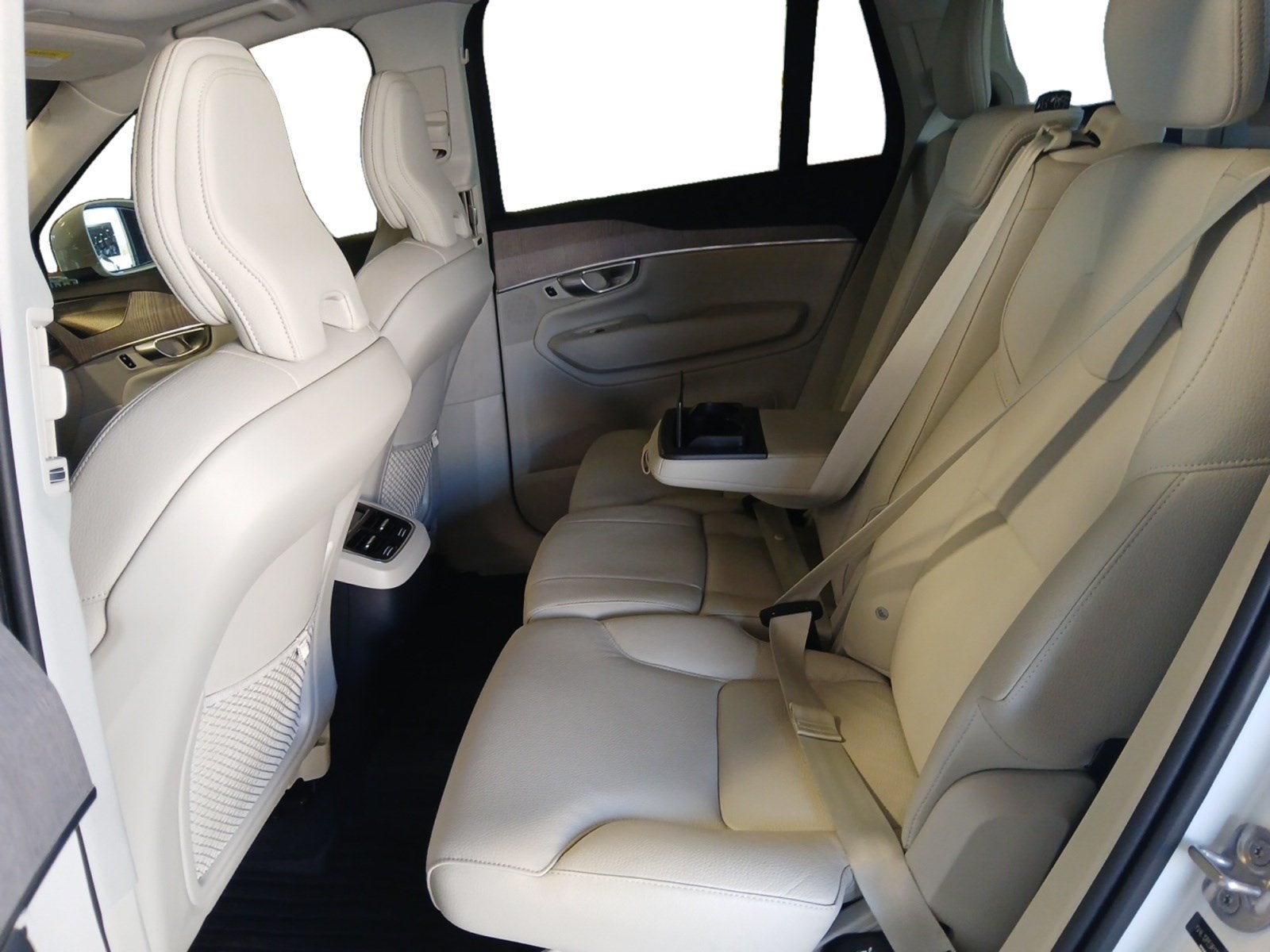 2024 Volvo XC90 Plus Bright Theme