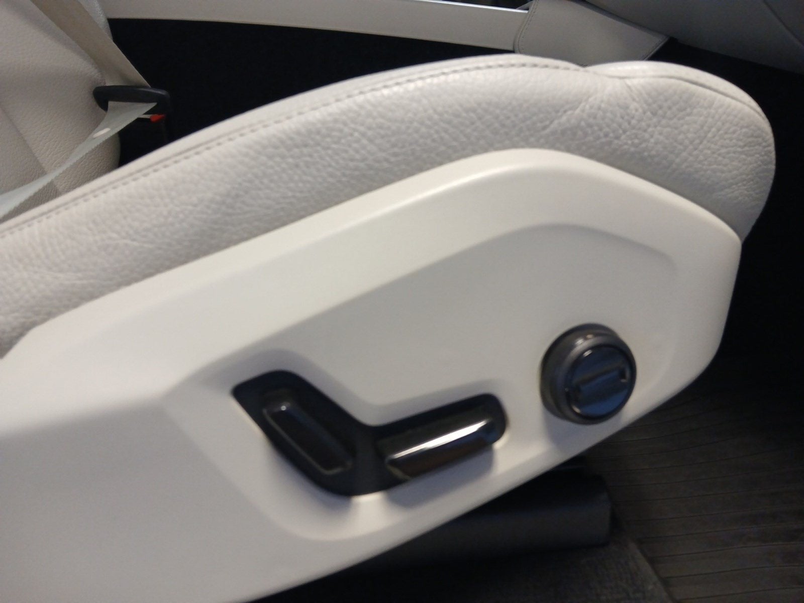 2024 Volvo XC90 Plus Bright Theme
