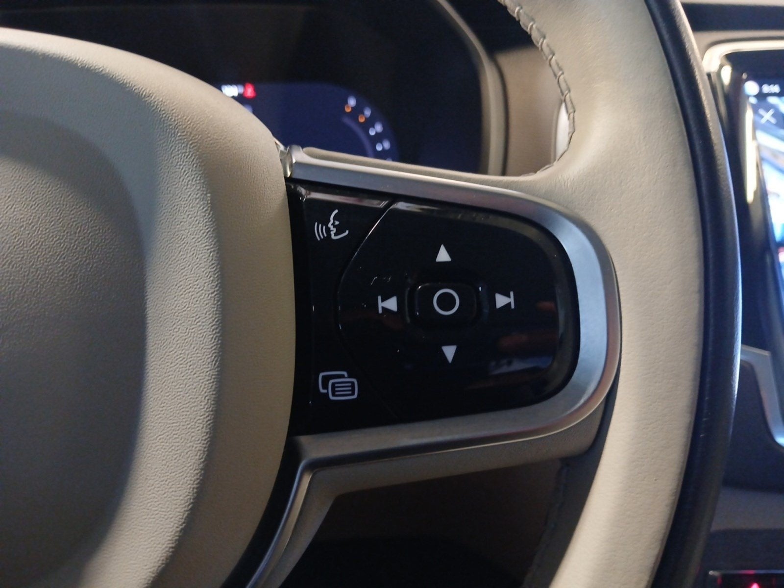 2024 Volvo XC90 Plus Bright Theme