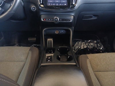 2024 Volvo XC40 B5 Core