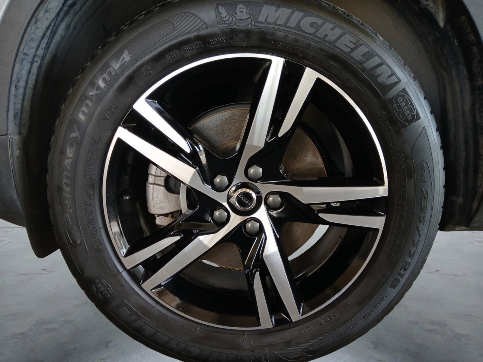 2024 Volvo XC40 B5 Core