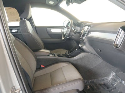 2024 Volvo XC40 B5 Core