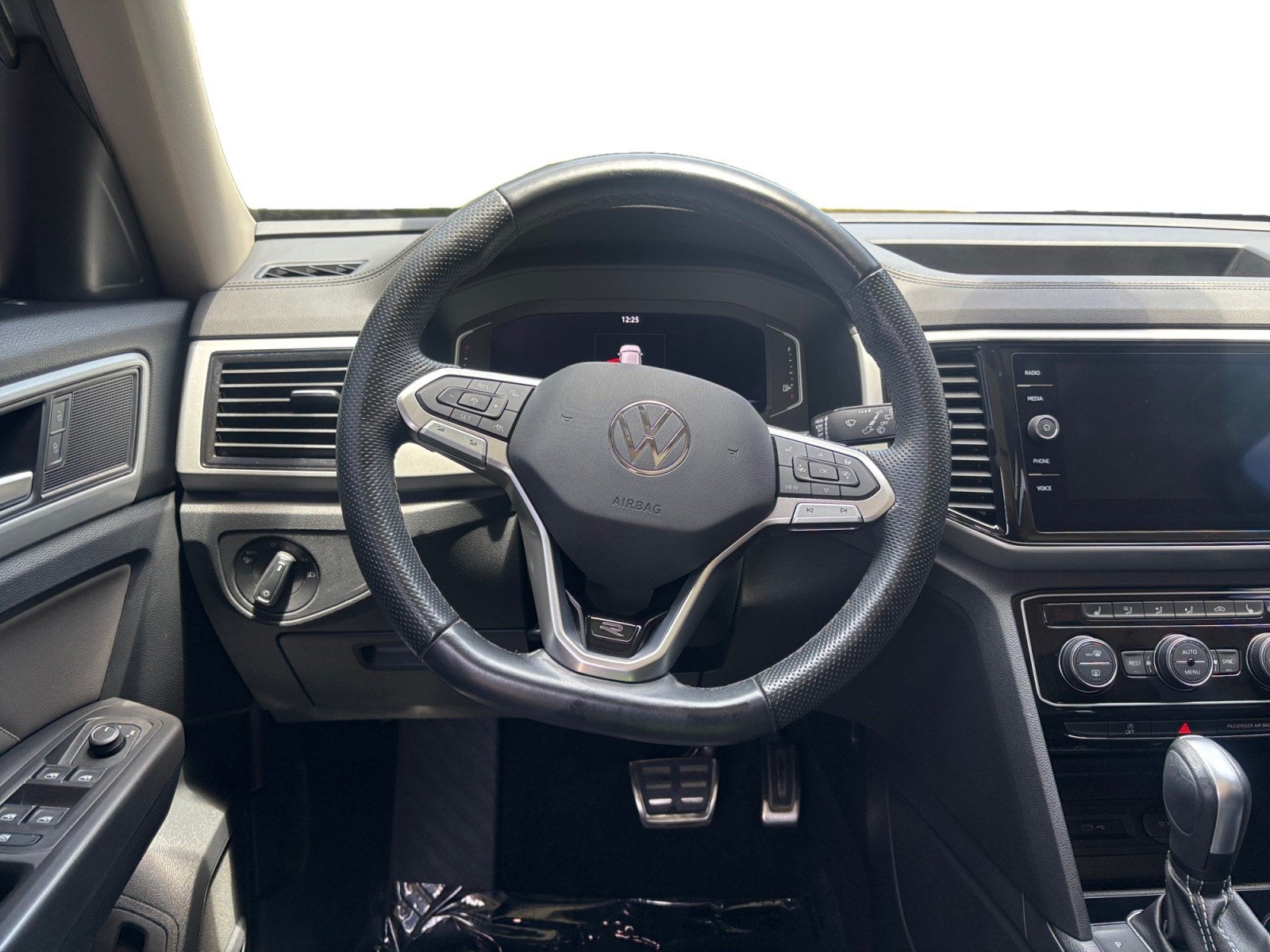 2023 Volkswagen Atlas 3.6L V6 SEL R-Line Black