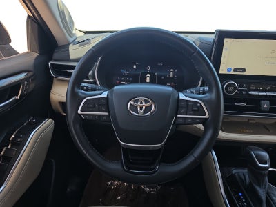 2023 Toyota Highlander Hybrid Platinum