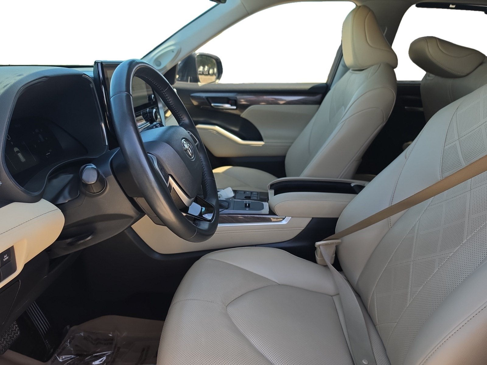 2023 Toyota Highlander Hybrid Platinum