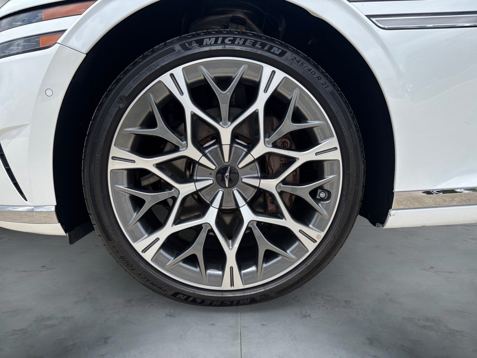 2024 Genesis G90 e-SC