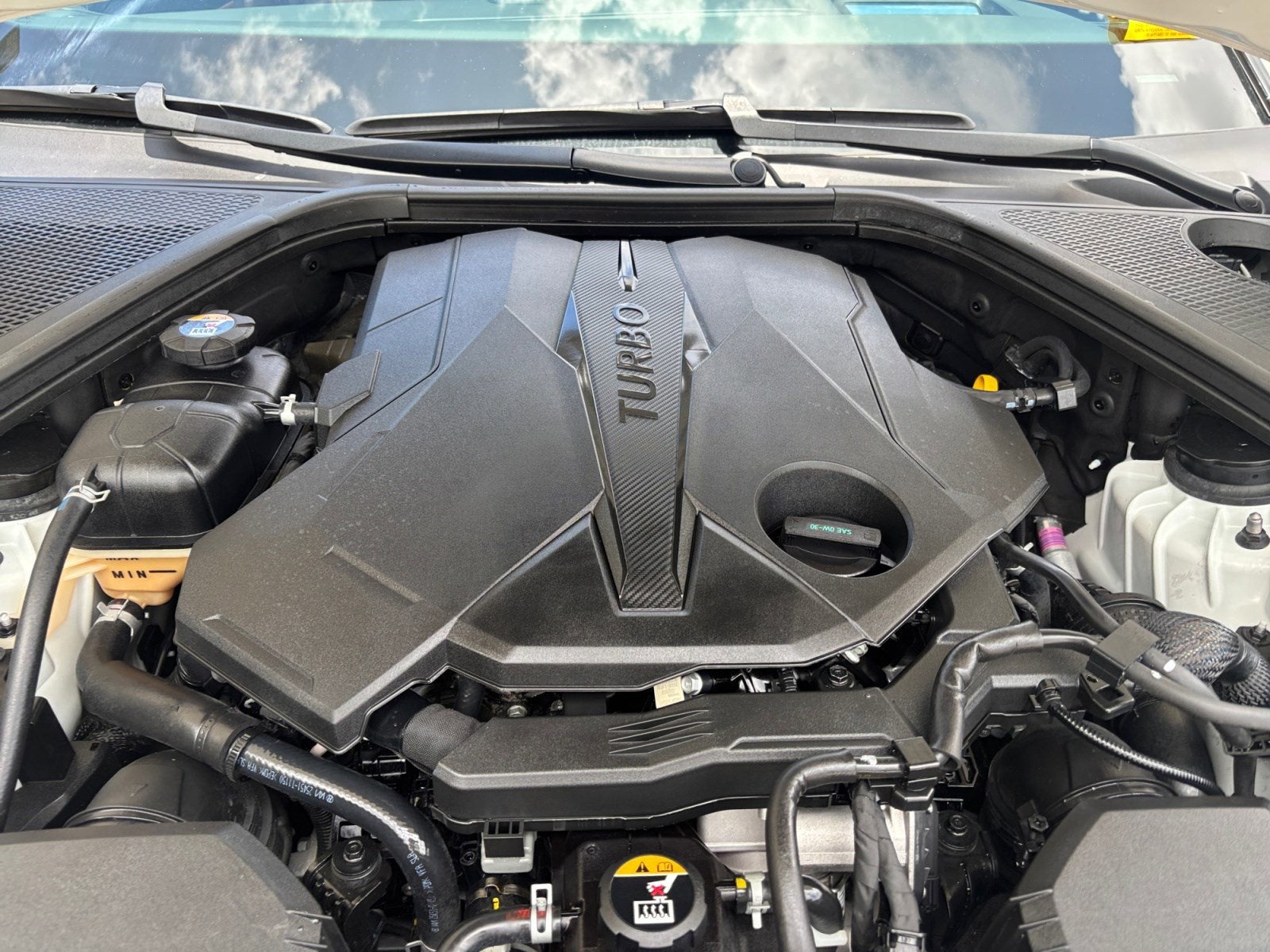 2024 Genesis G90 e-SC
