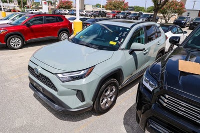2022 Toyota RAV4 Hybrid XLE
