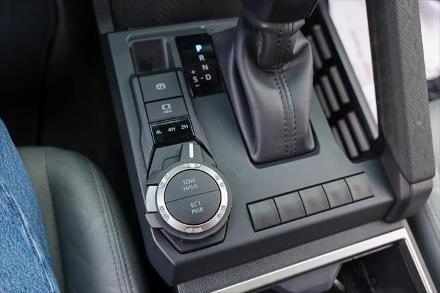 2025 Toyota TACOMA SR5 SR5