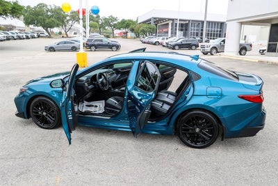2025 Toyota CAMRY SE