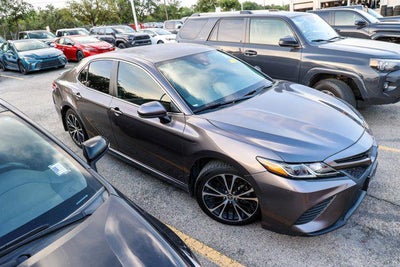 2020 Toyota CAMRY SE