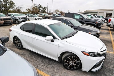 2024 Toyota CAMRY SE