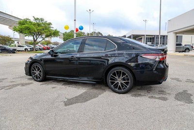 2022 Toyota CAMRY SE
