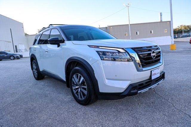 2024 Nissan Pathfinder SL