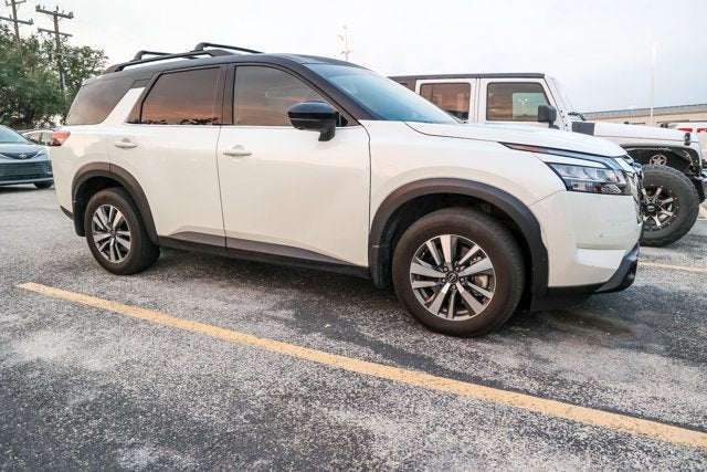 2024 Nissan Pathfinder SL