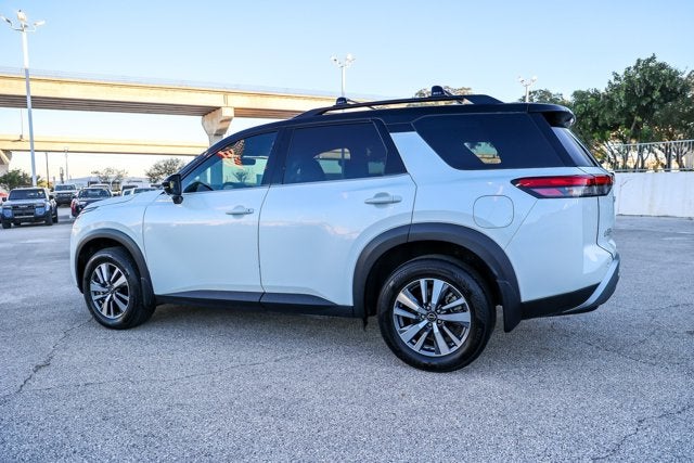 2024 Nissan Pathfinder SL