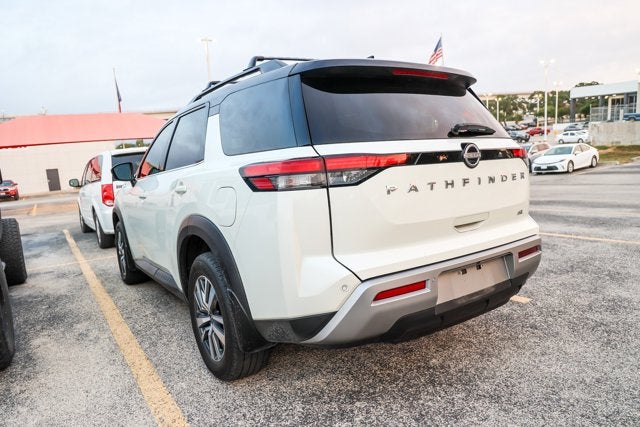 2024 Nissan Pathfinder SL