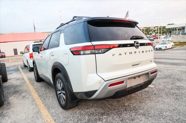 2024 Nissan Pathfinder SL