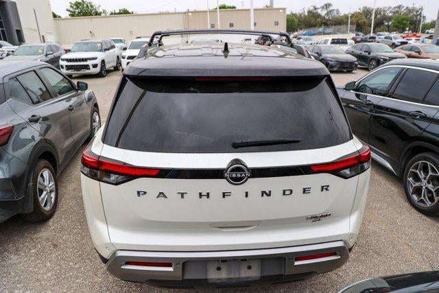 2022 Nissan Pathfinder SL