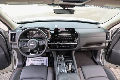 2025 Nissan Pathfinder SL