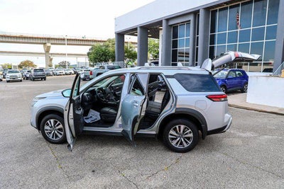 2025 Nissan Pathfinder SL