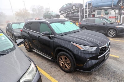 2023 Toyota Highlander Hybrid Bronze Edition