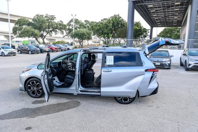 2025 Toyota Sienna Platinum