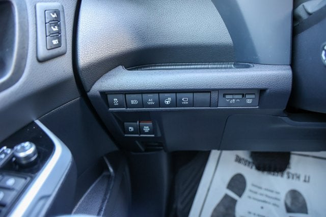 2025 Toyota Sienna Platinum