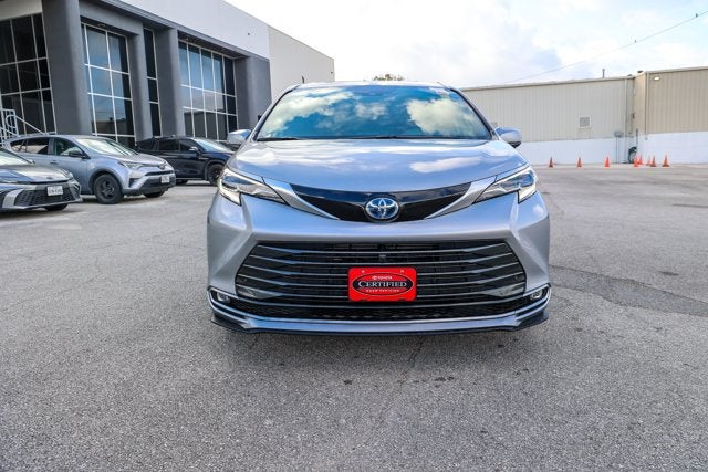 2025 Toyota Sienna Platinum