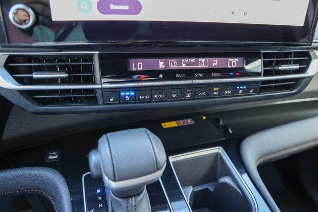 2025 Toyota Sienna Platinum
