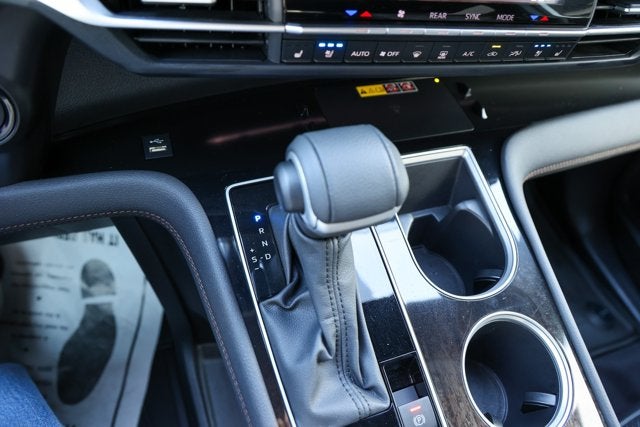 2025 Toyota Sienna Platinum