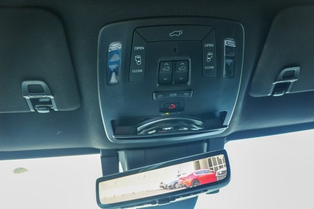 2025 Toyota Sienna Platinum