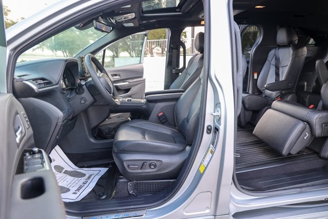 2025 Toyota Sienna Platinum