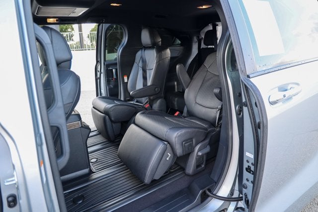 2025 Toyota Sienna Platinum