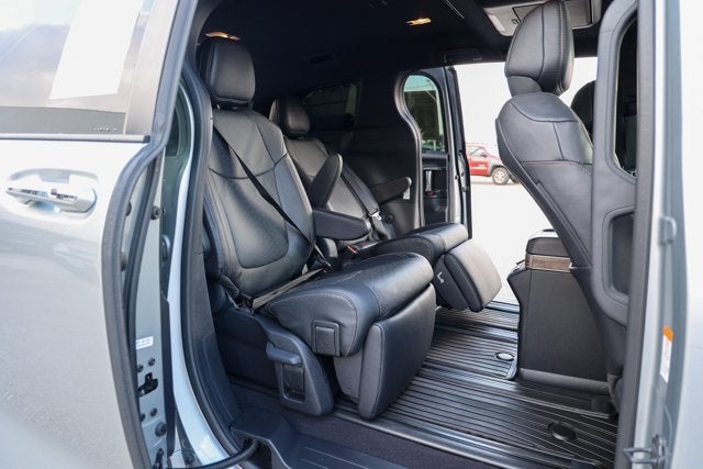 2025 Toyota Sienna Platinum